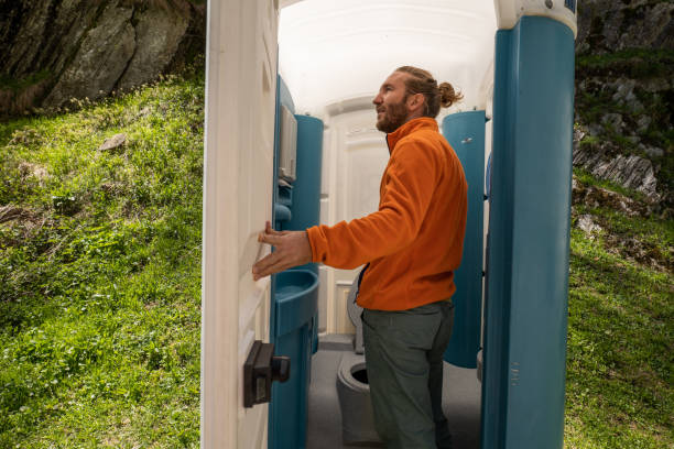 Best Luxury portable toilet rental  in St John, KS